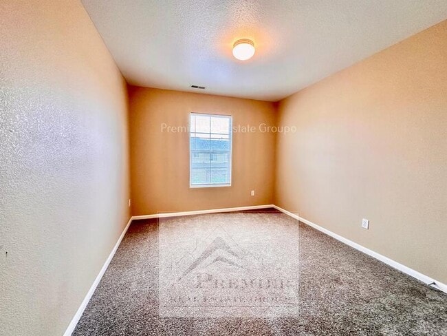 Building Photo - 7938 Sandy Springs Point