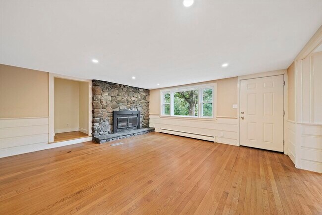 Building Photo - 334 N Main St