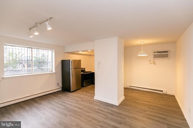 Building Photo - 311 N 33rd St