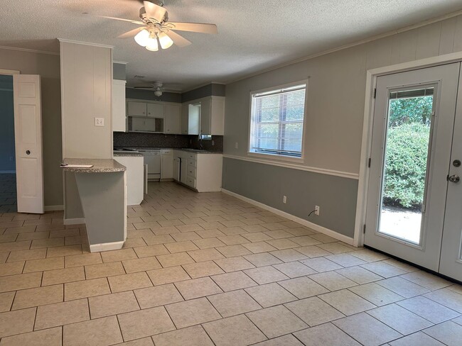 Building Photo - 422 Hardee Dr