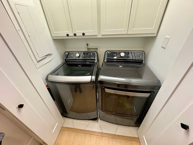 Building Photo - Beautiful 3 bedroom condo in CWE