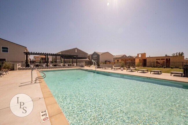 Building Photo - 2830 E Tamarind Dr