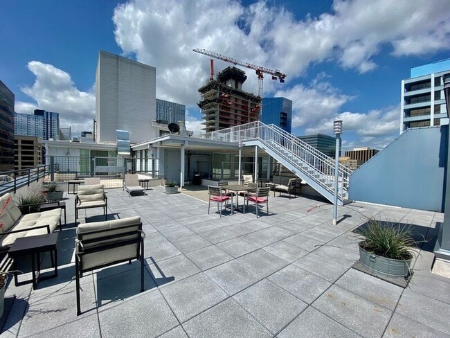 Building Photo - 800 Brazos St