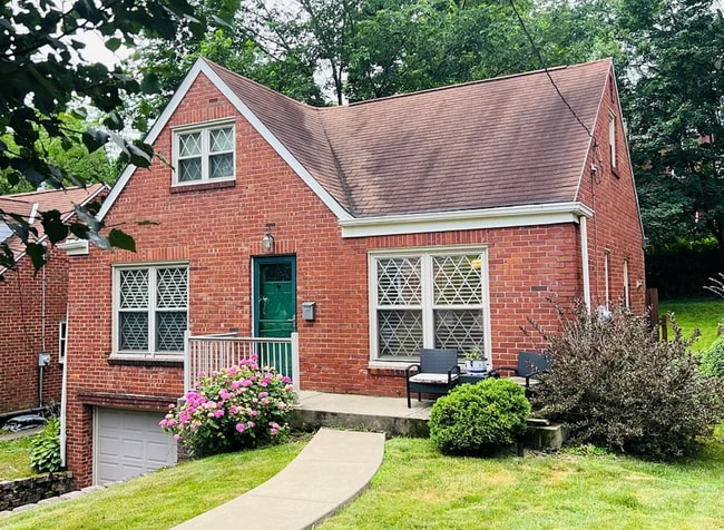 Building Photo - 716 Vallevista Ave