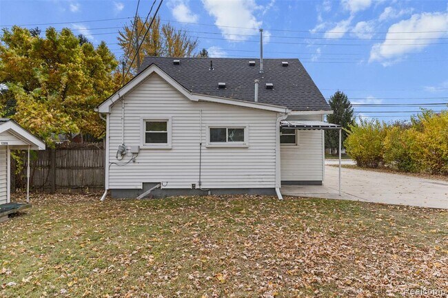 Building Photo - 13263 Frazho Rd