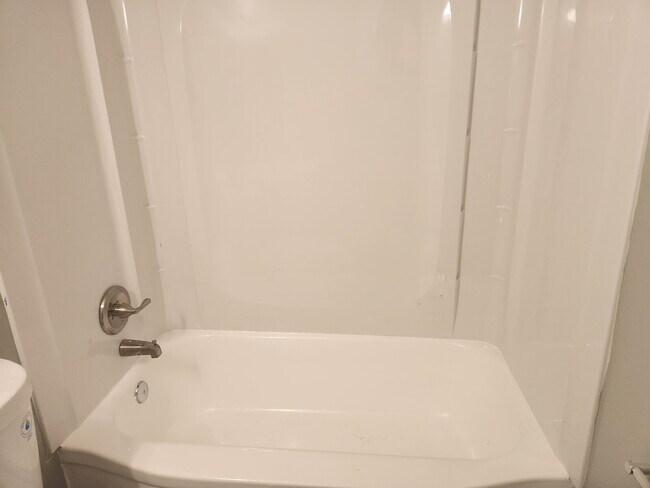 Building Photo - NEWLY RENOVATED 2BD/1BA – CALL TODAY NORTH...