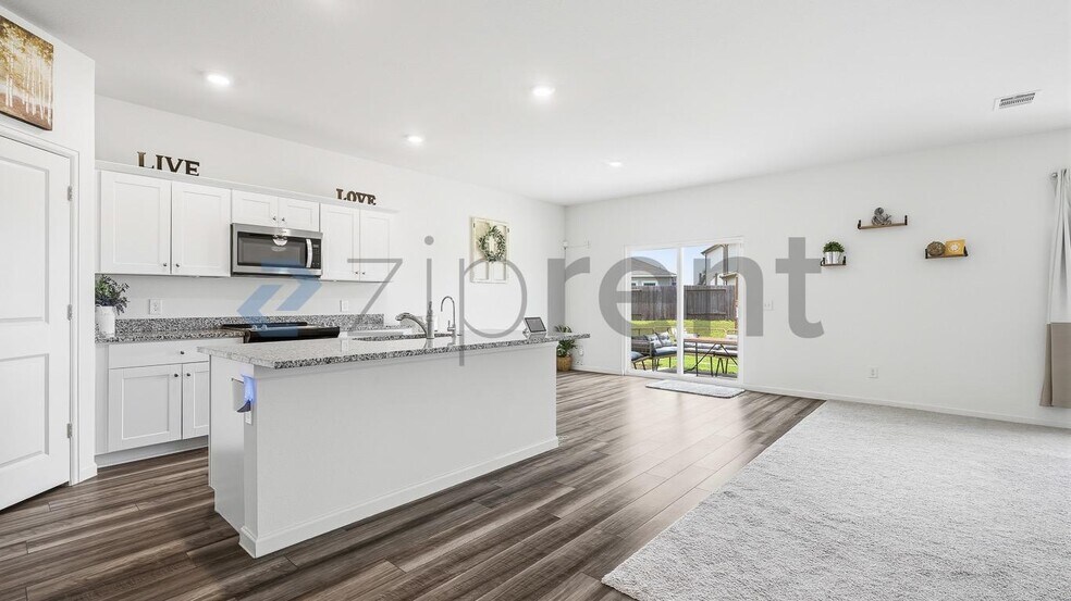 Building Photo - Unit