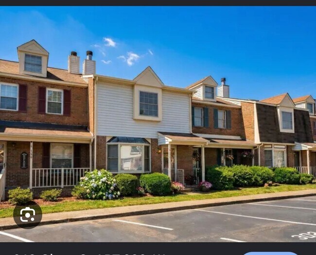 Building Photo - West Columbia Townhome Convenient To Airport, Lexington, and Downtown Columbia