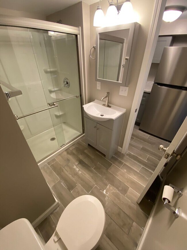 Building Photo - 426 E 15th Ave