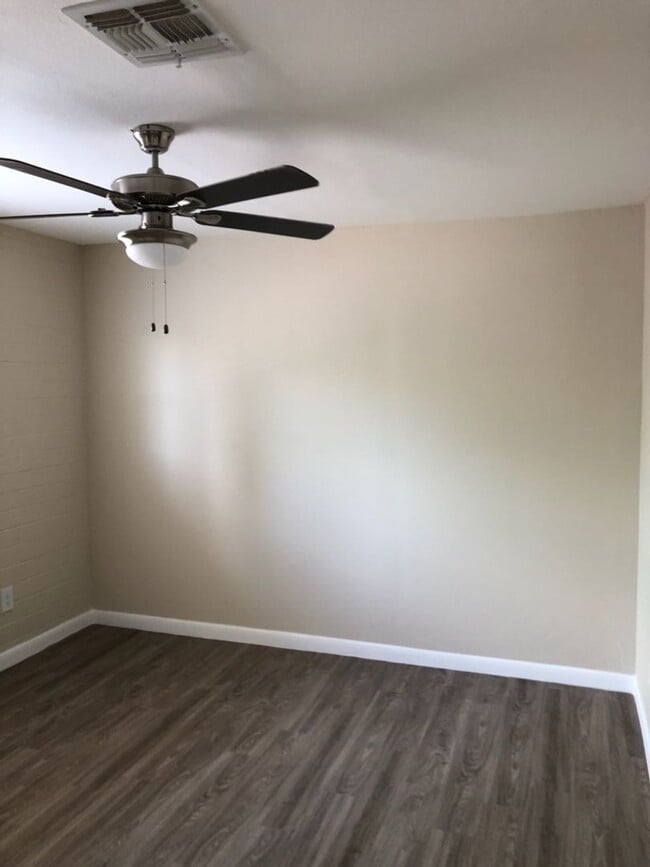 Building Photo - 2601 E Monte Cristo Ave