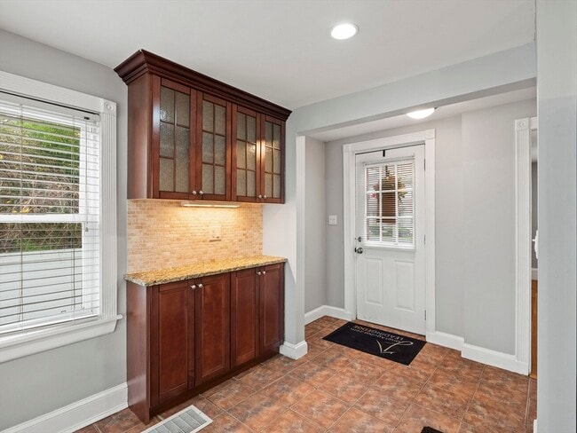 Building Photo - 27 Kilby St