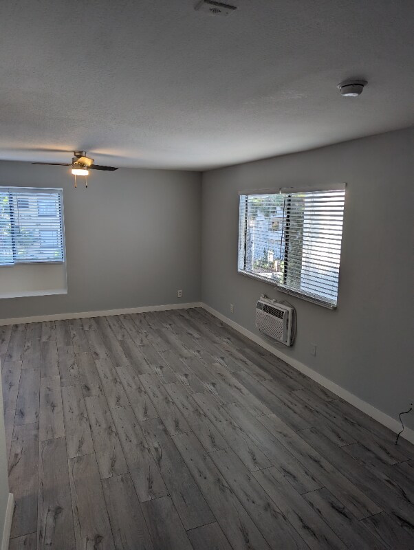 Building Photo - 7014 Lanewood Ave