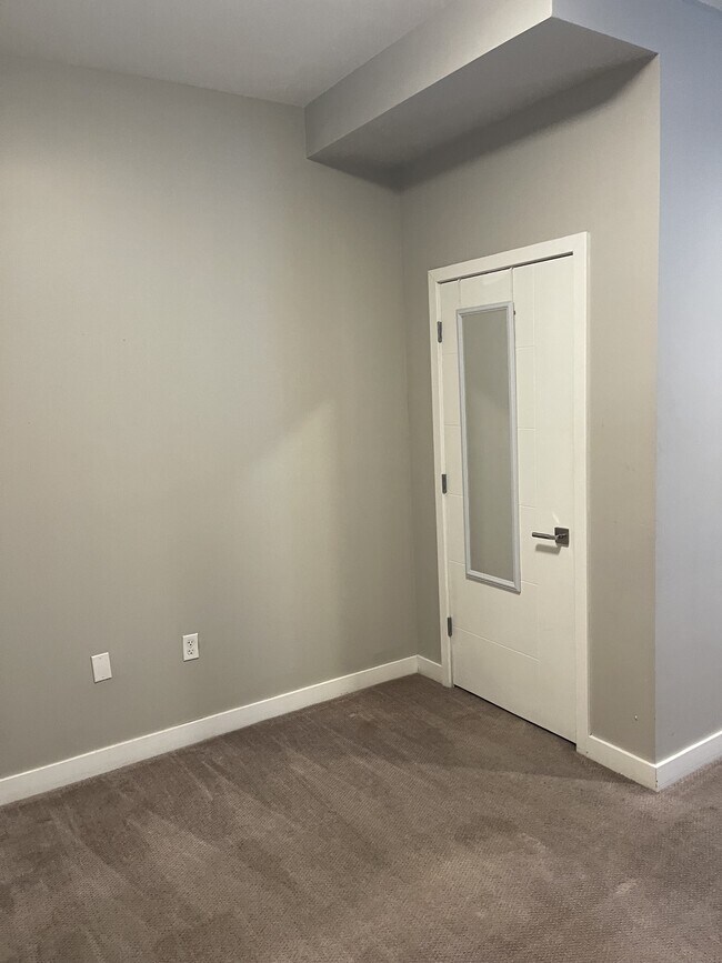 Building Photo - 99 W Main St