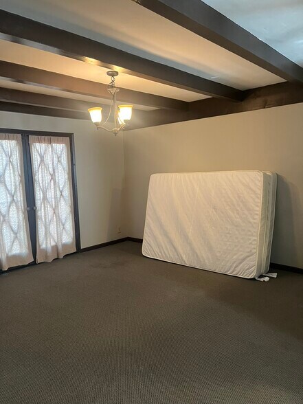 Living Room - 1132 N Heliotrope Dr
