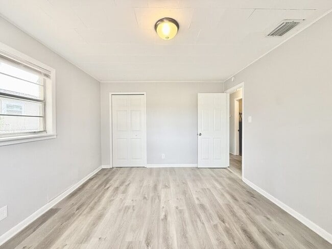 Building Photo - 4327 14th Ave S