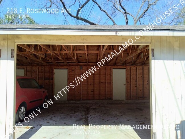 Building Photo - 218 E Rosewood Ave