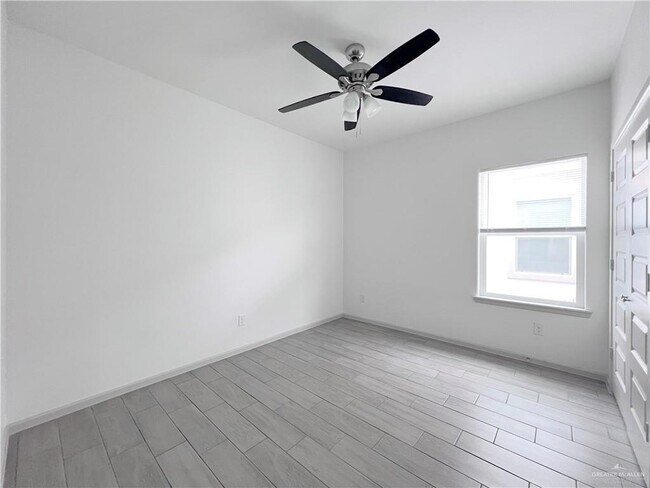 Building Photo - 19 Shavano Dr