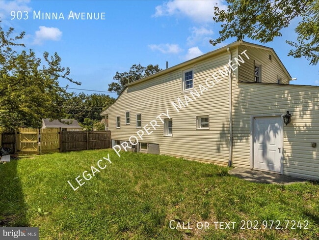 Building Photo - 903 Minna Ave