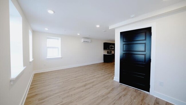 Building Photo - 6832 Ridge Ave