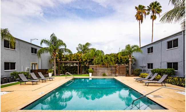 Building Photo - Elevate Your South Tampa Lifestyle at Oasi...