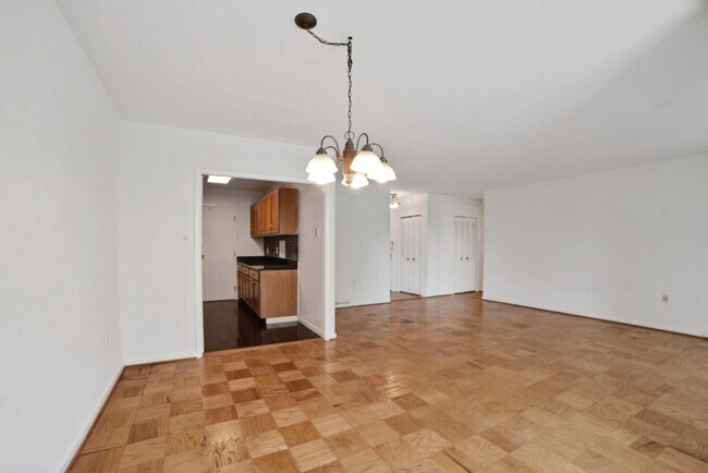 Building Photo - 10401 Grosvenor Pl