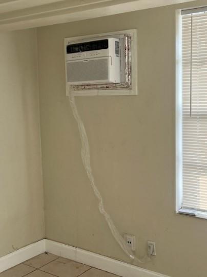 Building Photo - 1437 NE 56th St