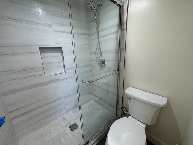 Building Photo - Beautifully Renovated 4-Bedroom Home in We...