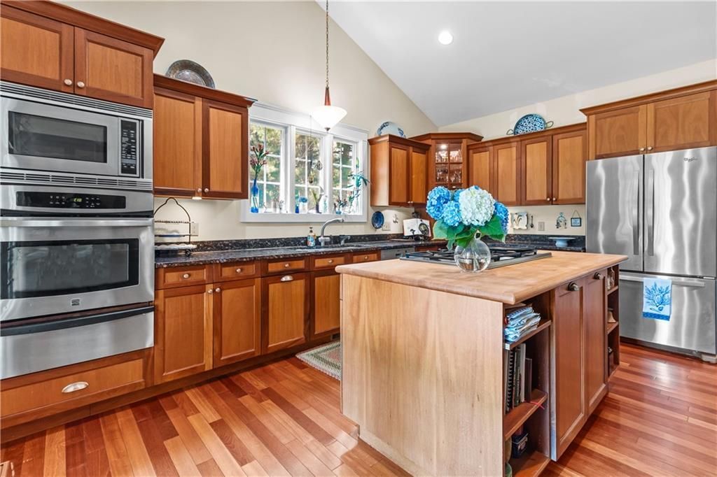 Building Photo - 93 Kickemuit Ave