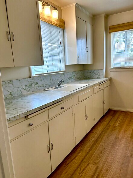 Kitchen - 471 Park Ave