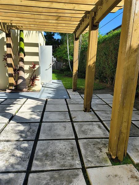 Building Photo - 2120 NE 42nd Ct