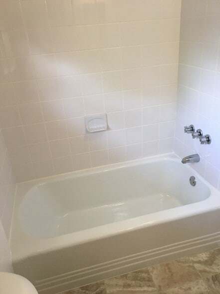 resurfaced tub/shower - 317 Richey Ave