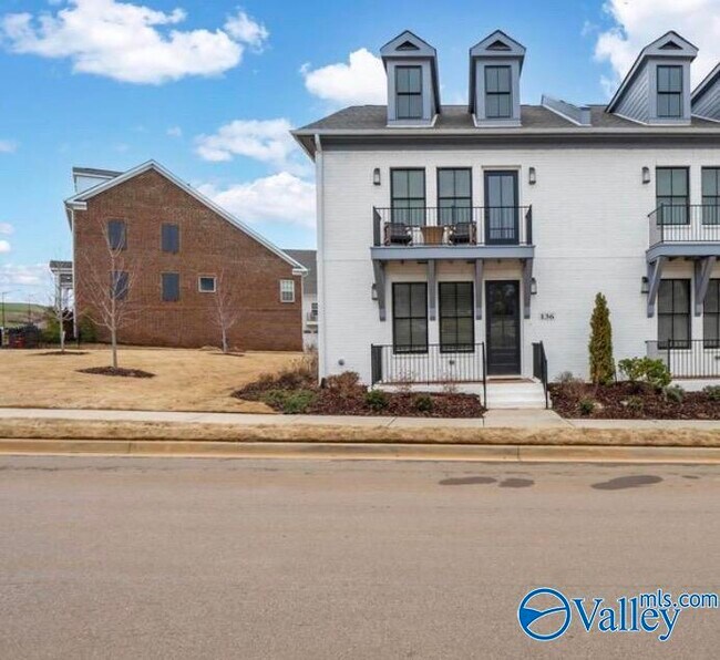 Building Photo - 136 Iberville St