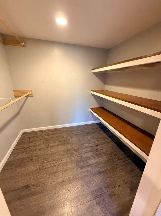 Building Photo - 3 Bed 2.5 Bath Home for Rent, 3.25 Wooded Acres, Oconomowoc Area Schools