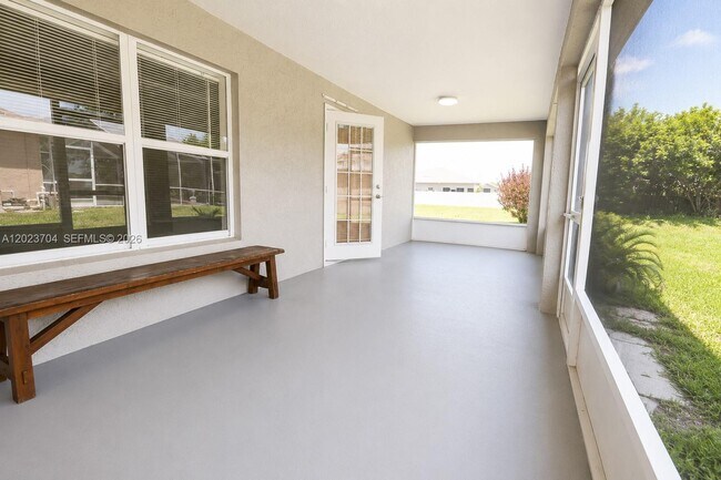 Building Photo - 6136 NW Gaylord Terrace