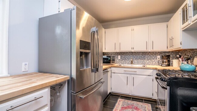 Building Photo - 406 Manor Dr