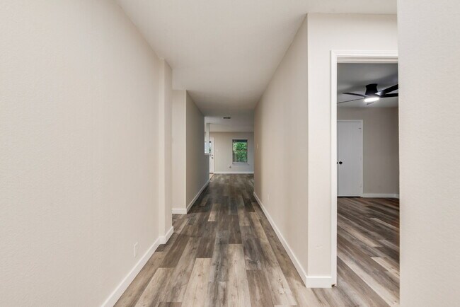 Building Photo - "Charming 3-Bedroom with 2 Bathrooms in Wy...