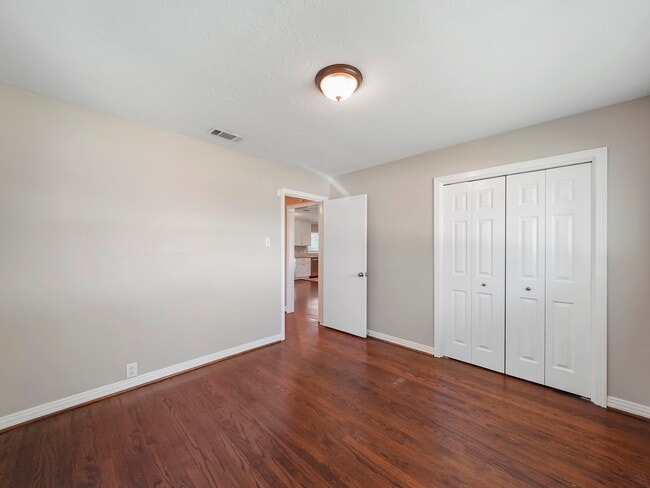 Building Photo - 1115 W 31st St