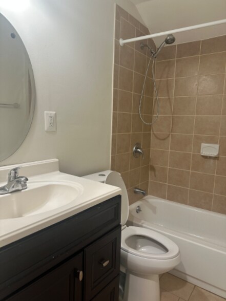 Building Photo - 1530 Shellford Ln
