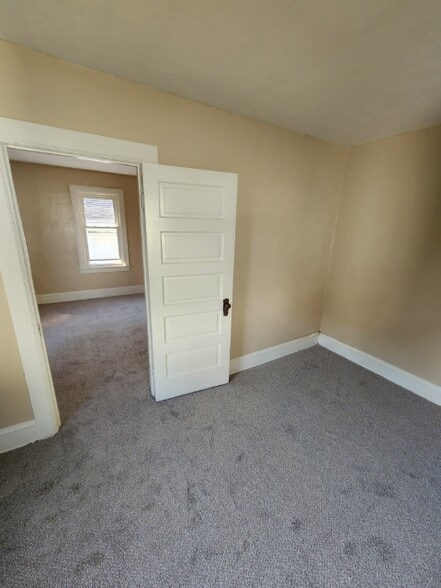 Building Photo - 309 Swan St