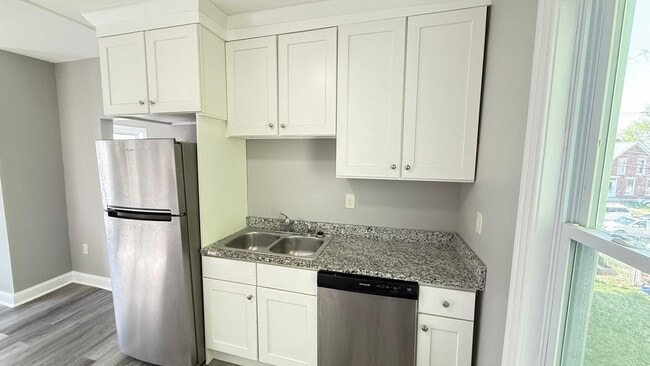 Building Photo - 152 Pearl St