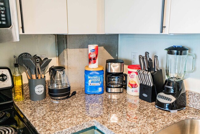 Building Photo - 333 E Roosevelt St