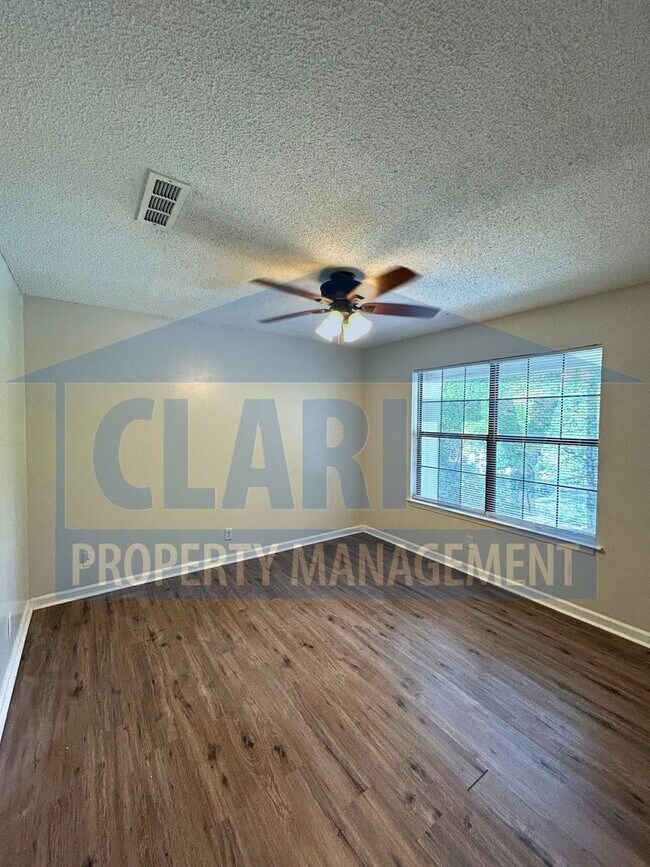 Building Photo - 206 Cliftview Dr