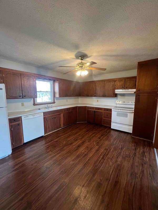 Building Photo - 221 W Bedford St