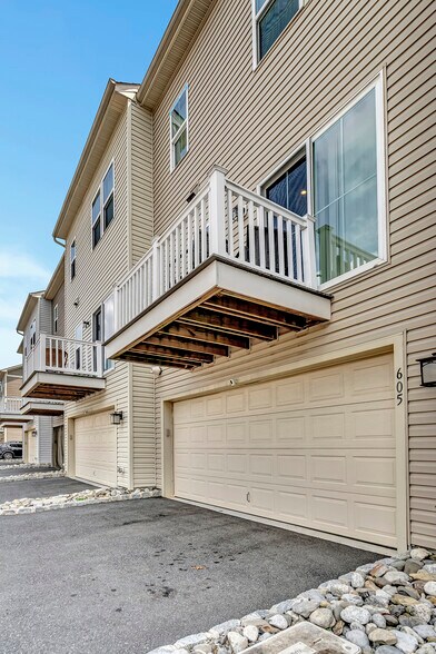 Building Photo - 605 Bayside Ct
