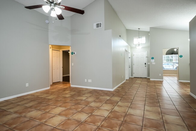 Building Photo - 1800 Grasmere Dr