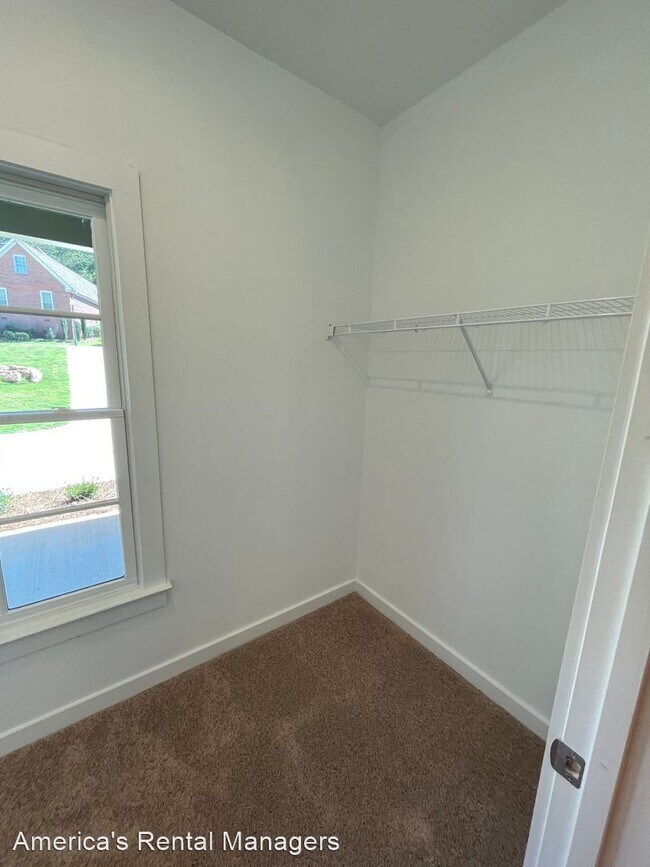 Building Photo - 4 br, 3 bath House - 44 Oak Ridge Place