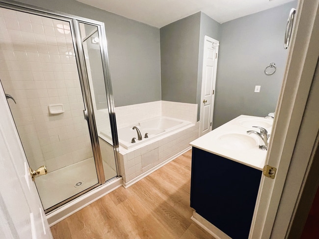 Building Photo - 3030 Barrymore St