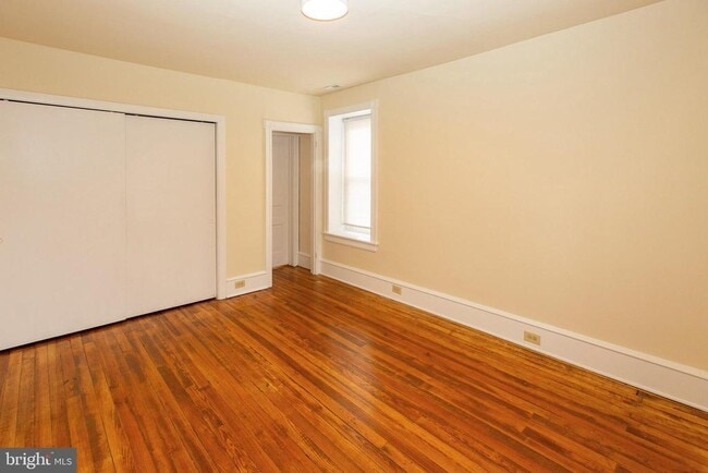 Building Photo - 427 E Main St