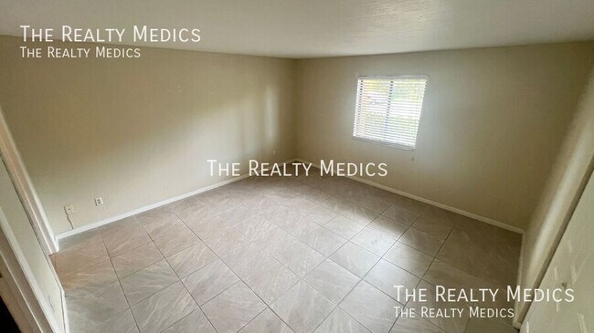 Building Photo - 2130 Forest Knoll Dr NE