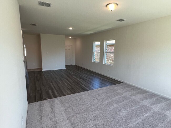 Building Photo - 752 Richmond Dr